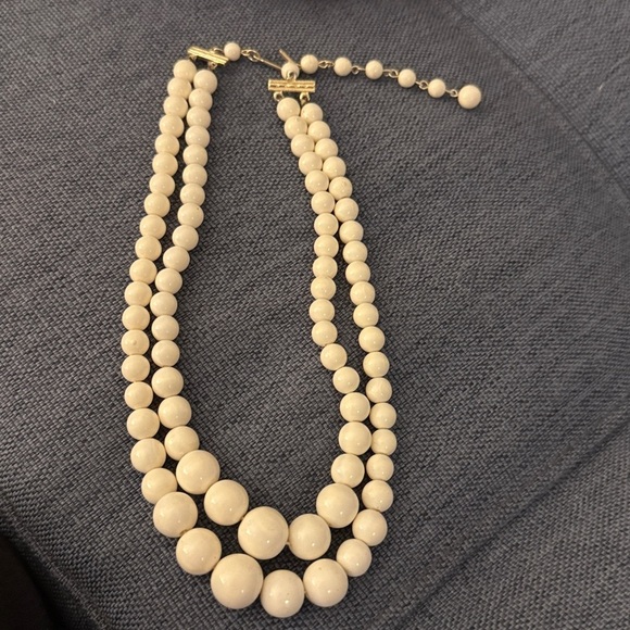 Vintage Porcelain Gold Gilded Oval Covered Trinket Box with Necklace. - Picture 4 of 4